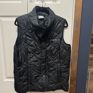 Columbia Women's Black Puffer Vest